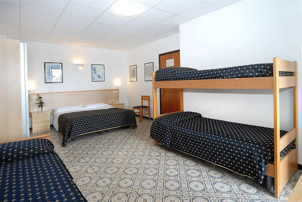 Hotel Delle Mimose Diano Marina Exterior photo