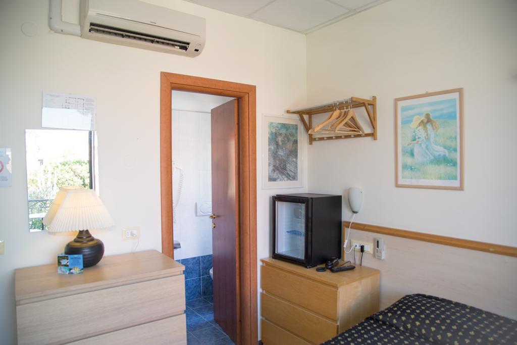 Hotel Delle Mimose Diano Marina Exterior photo