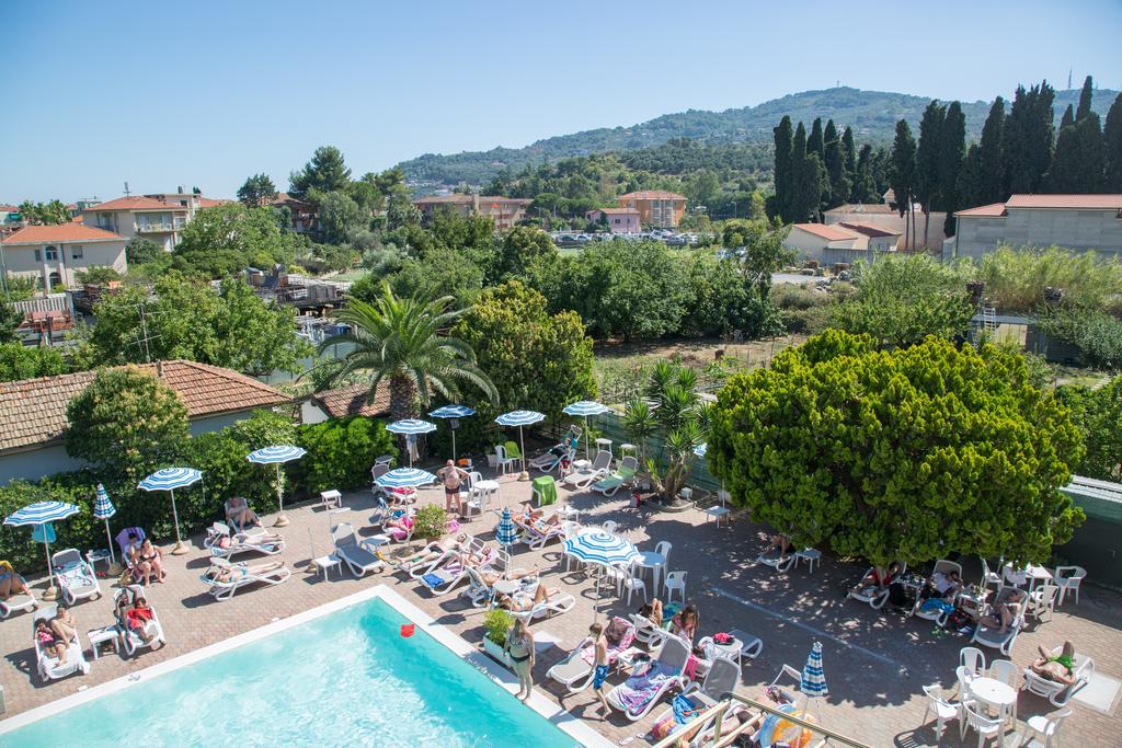 Hotel Delle Mimose Diano Marina Exterior photo
