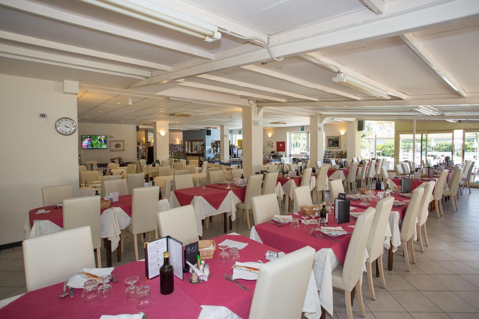Hotel Delle Mimose Diano Marina Exterior photo